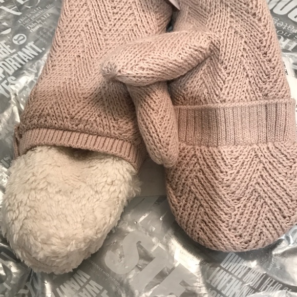 🦄NWT Lululemon Sherpa Weave Mittens Pink - Picture 2 of 9